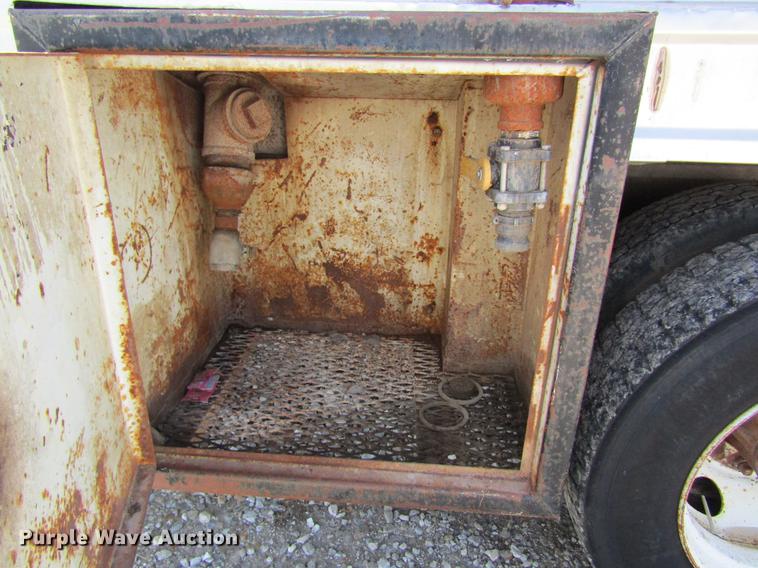 image for item DD8558 1986 GMC General tank truck