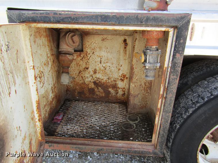 image for item DD8558 1986 GMC General tank truck