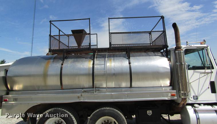 image for item DD8558 1986 GMC General tank truck