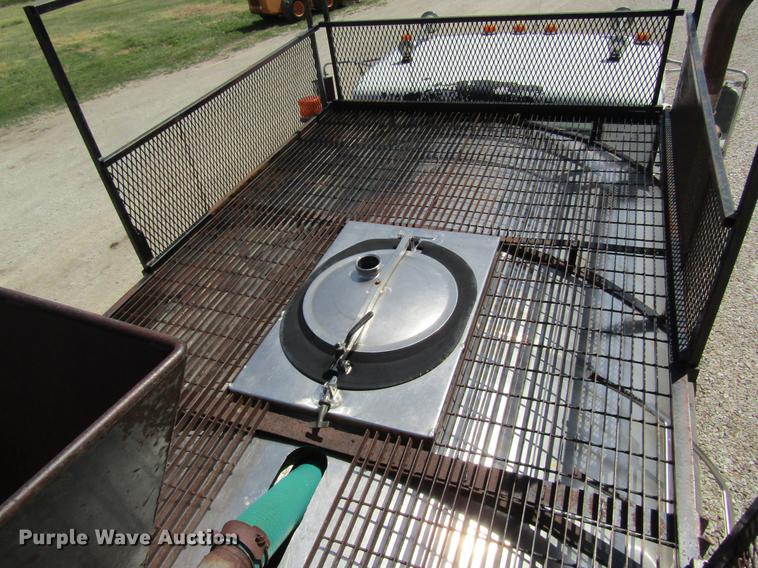 image for item DD8558 1986 GMC General tank truck