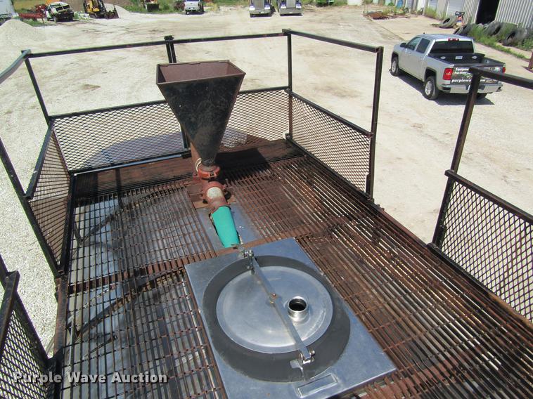 image for item DD8558 1986 GMC General tank truck