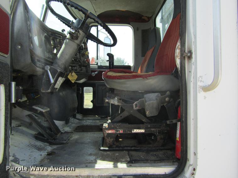 image for item DD8558 1986 GMC General tank truck