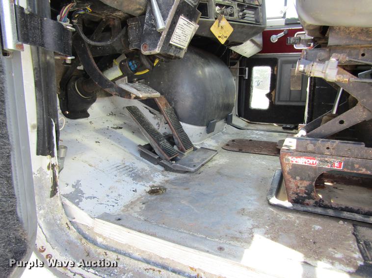 image for item DD8558 1986 GMC General tank truck