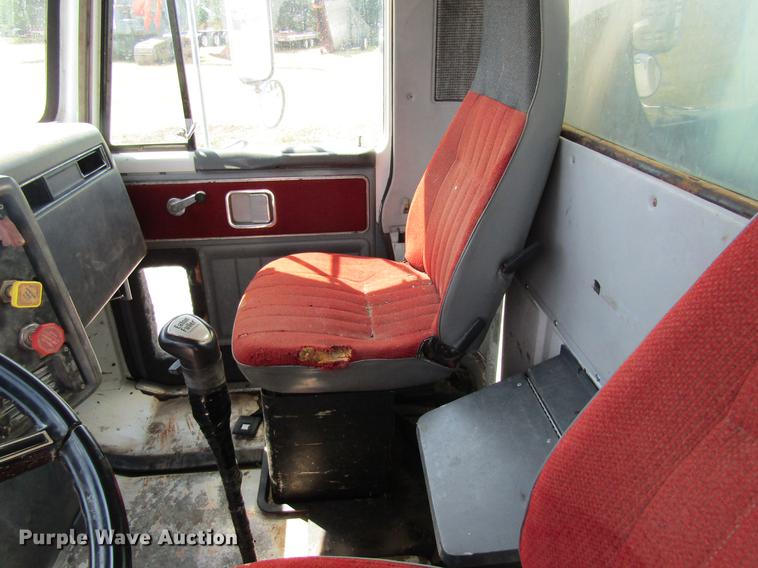 image for item DD8558 1986 GMC General tank truck