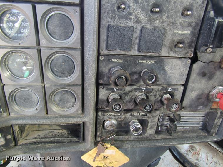 image for item DD8558 1986 GMC General tank truck