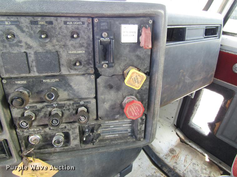 image for item DD8558 1986 GMC General tank truck