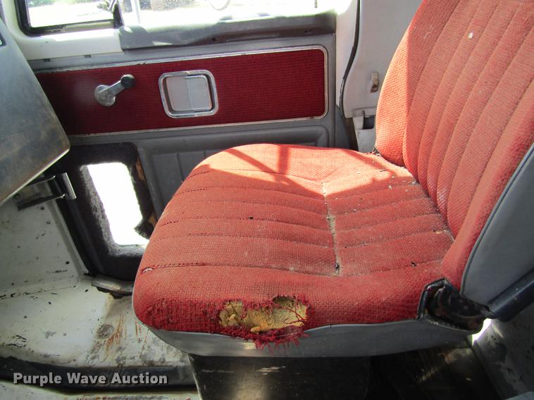 image for item DD8558 1986 GMC General tank truck