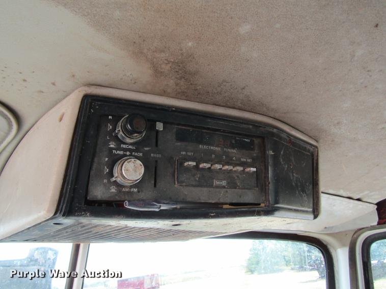 image for item DD8558 1986 GMC General tank truck