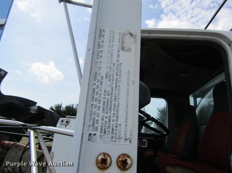 image for item DD8558 1986 GMC General tank truck