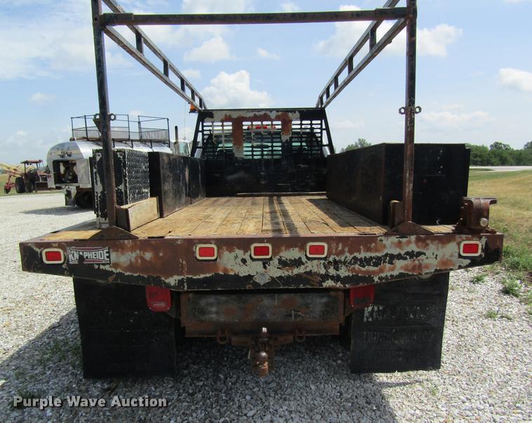 image for item DD8560 2005 Chevrolet Silverado 3500 flatbed pickup truck