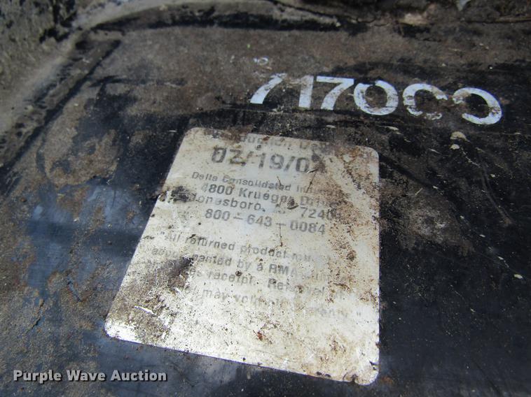 image for item DD8560 2005 Chevrolet Silverado 3500 flatbed pickup truck