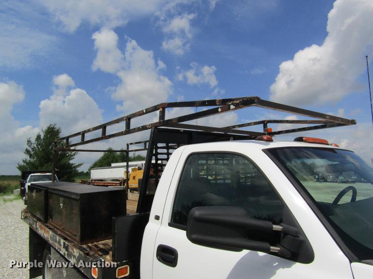 image for item DD8560 2005 Chevrolet Silverado 3500 flatbed pickup truck