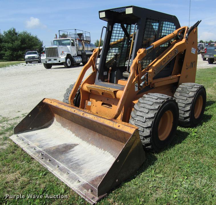 image for item DD8561 2001 Case 90XT skid steer