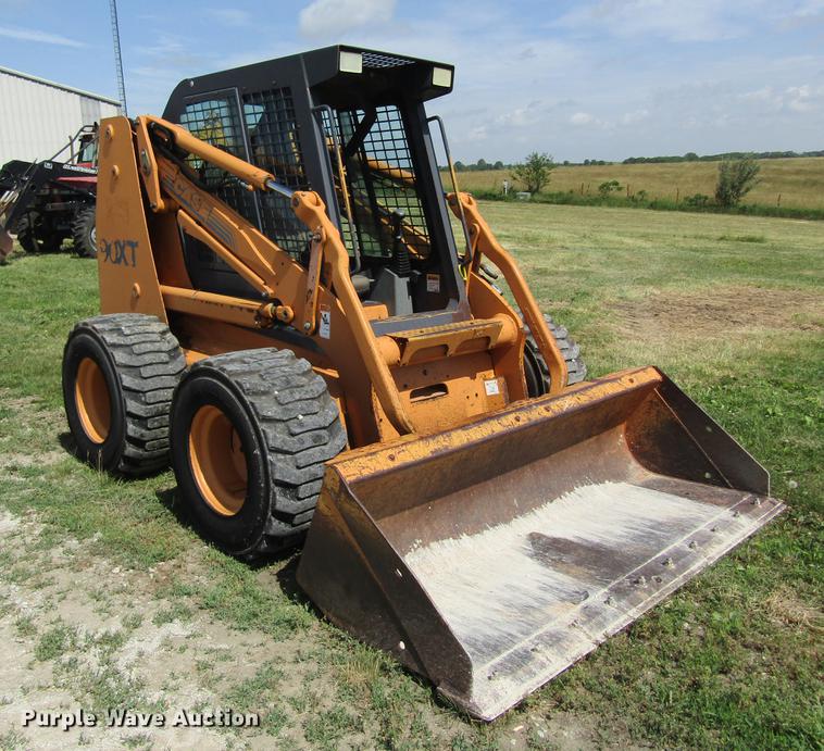 image for item DD8561 2001 Case 90XT skid steer