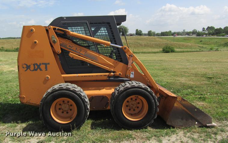 image for item DD8561 2001 Case 90XT skid steer