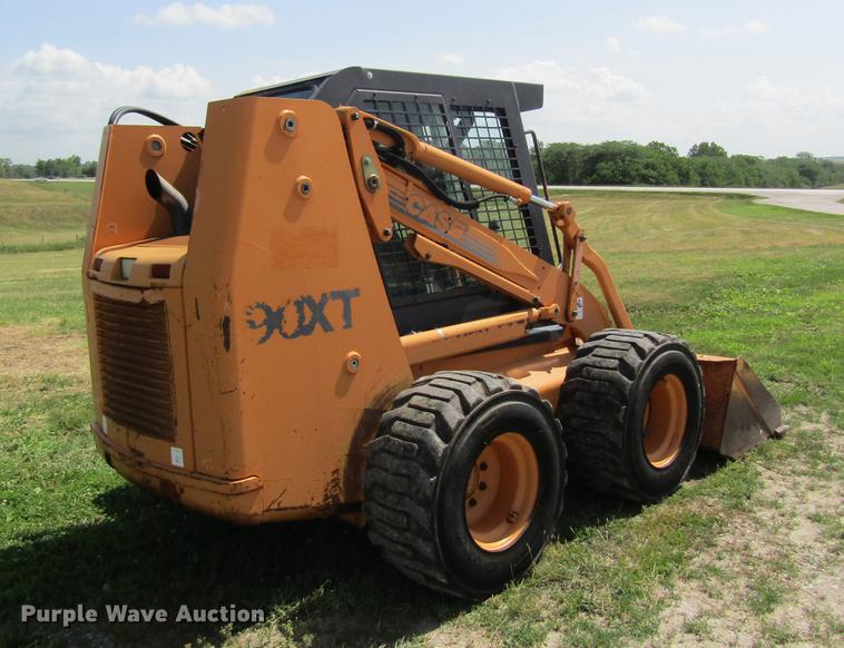 image for item DD8561 2001 Case 90XT skid steer