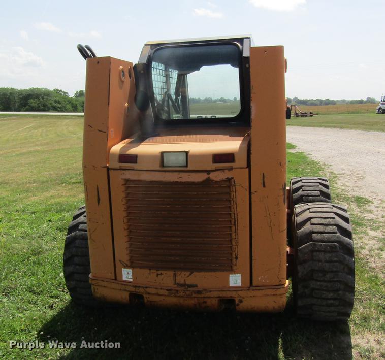 image for item DD8561 2001 Case 90XT skid steer
