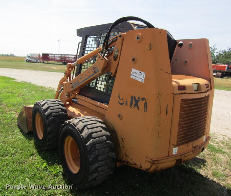 image for item DD8561 2001 Case 90XT skid steer