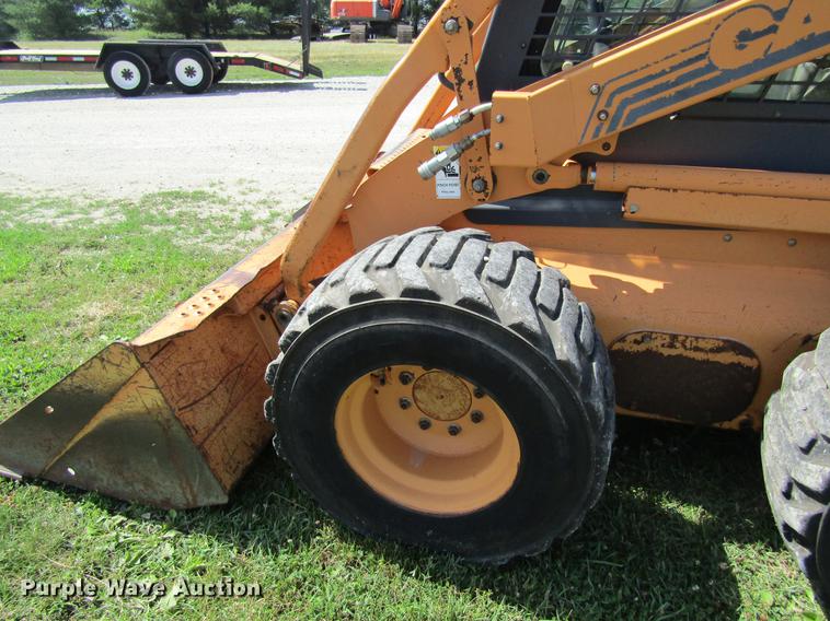 image for item DD8561 2001 Case 90XT skid steer
