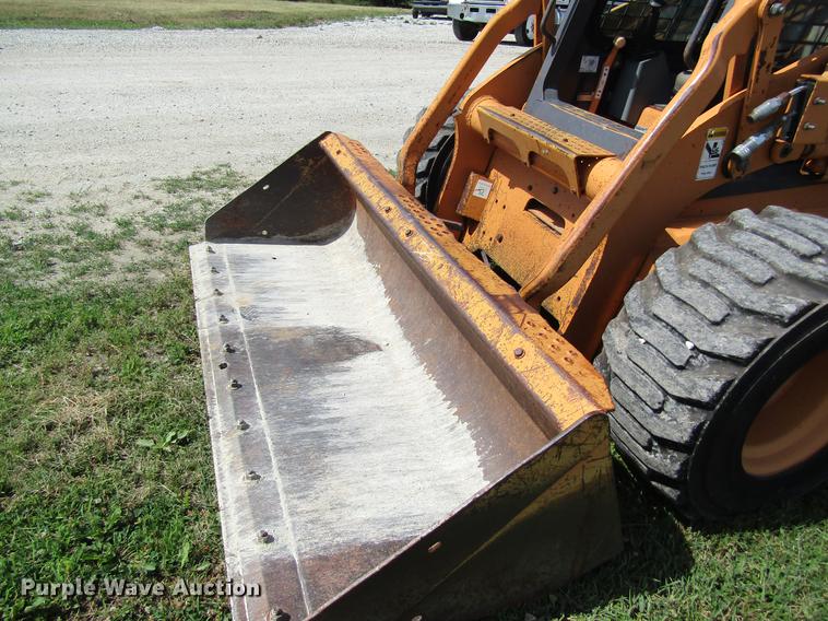 image for item DD8561 2001 Case 90XT skid steer