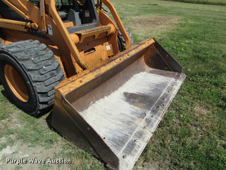 image for item DD8561 2001 Case 90XT skid steer