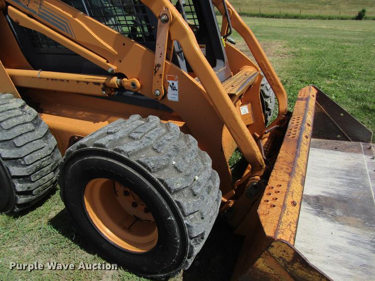image for item DD8561 2001 Case 90XT skid steer
