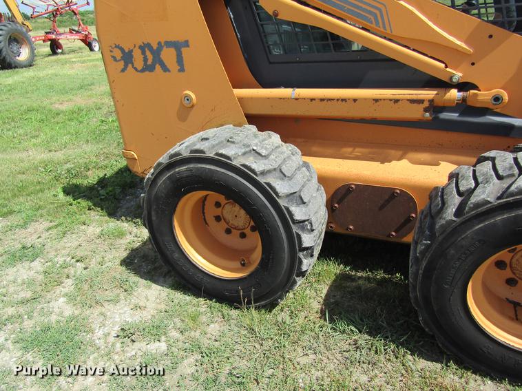 image for item DD8561 2001 Case 90XT skid steer