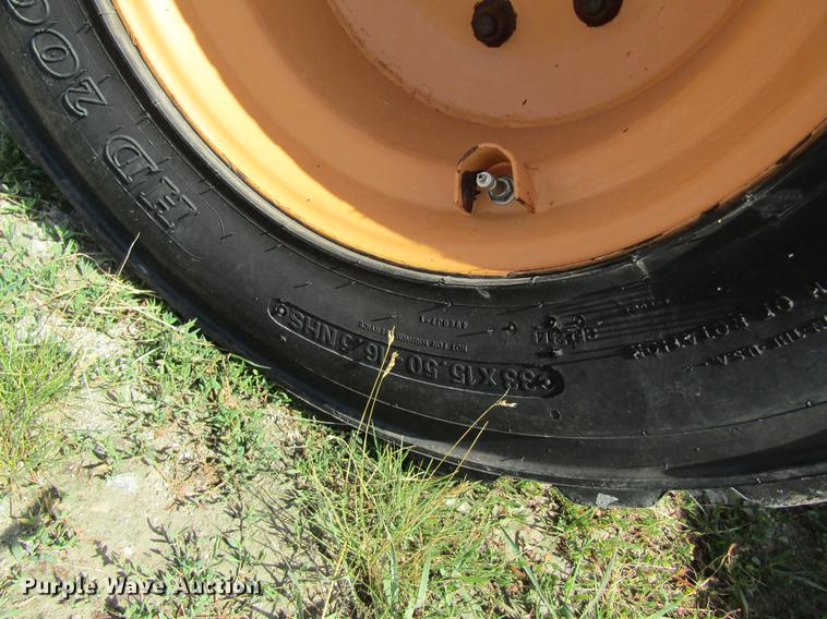 image for item DD8561 2001 Case 90XT skid steer