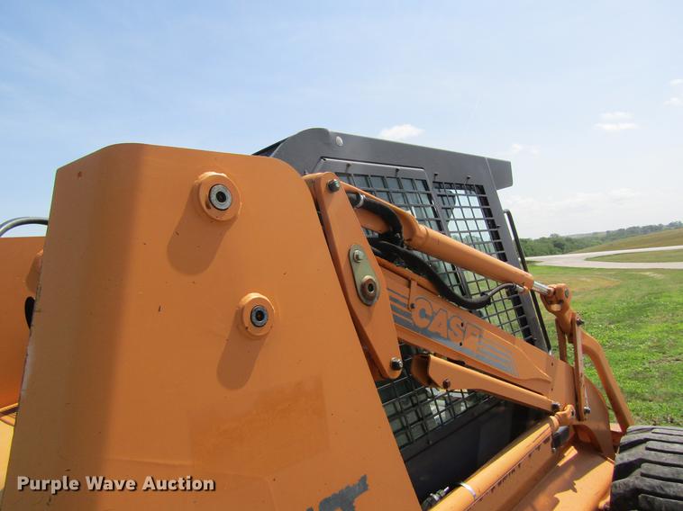 image for item DD8561 2001 Case 90XT skid steer