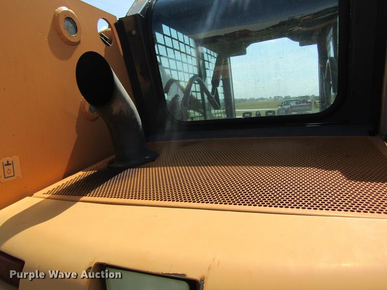 image for item DD8561 2001 Case 90XT skid steer