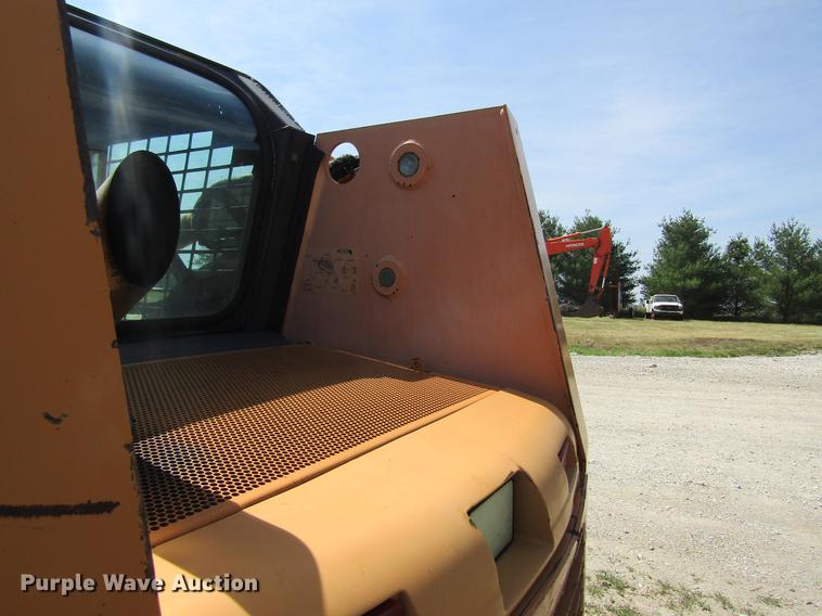 image for item DD8561 2001 Case 90XT skid steer