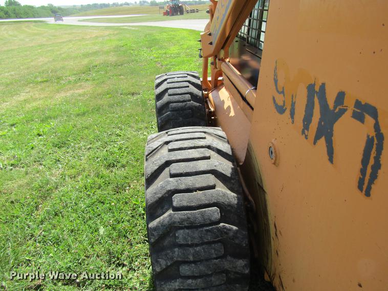 image for item DD8561 2001 Case 90XT skid steer