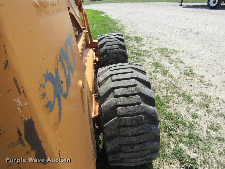 image for item DD8561 2001 Case 90XT skid steer
