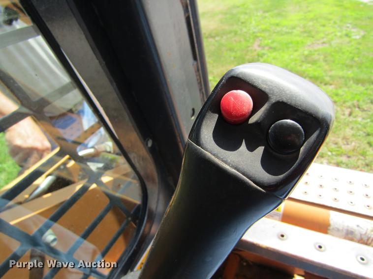 image for item DD8561 2001 Case 90XT skid steer