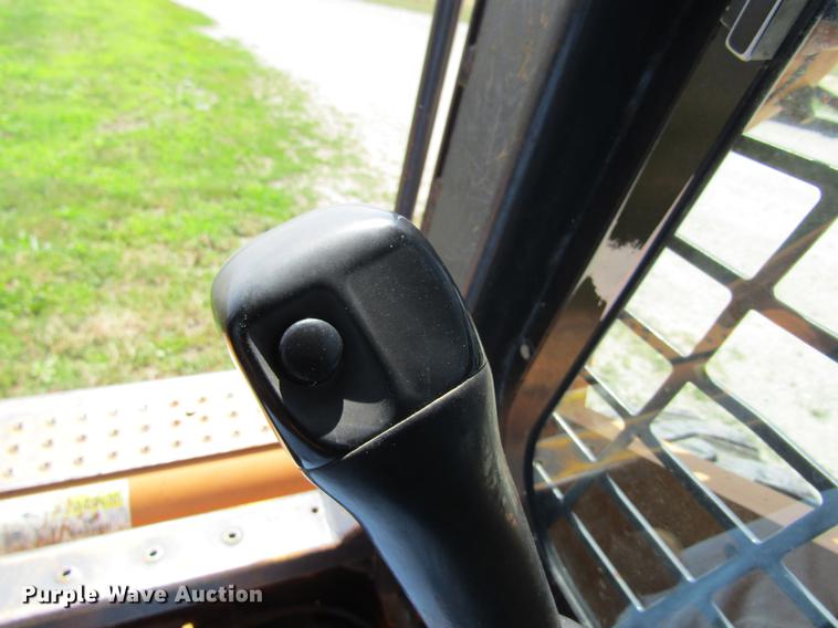 image for item DD8561 2001 Case 90XT skid steer