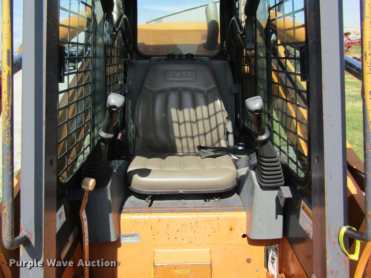 image for item DD8561 2001 Case 90XT skid steer
