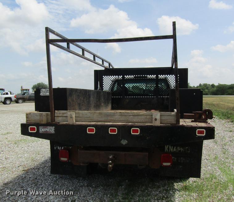 image for item DD8562 2005 Chevrolet Silverado 3500 flatbed pickup truck