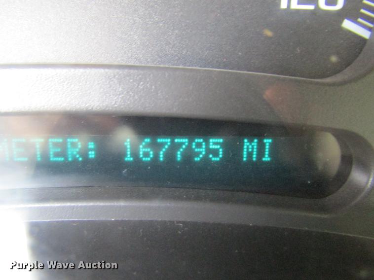 image for item DD8562 2005 Chevrolet Silverado 3500 flatbed pickup truck