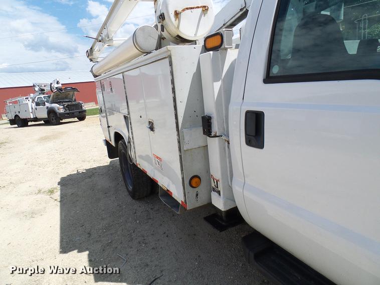 image for item DD8572 2008 Ford F550 Super Duty bucket truck