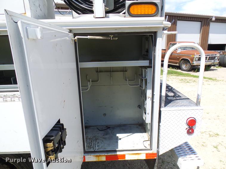 image for item DD8572 2008 Ford F550 Super Duty bucket truck