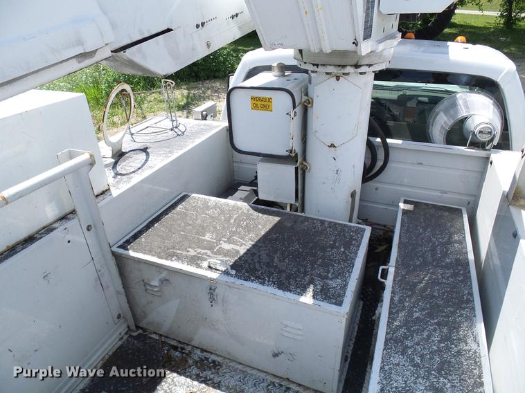 image for item DD8572 2008 Ford F550 Super Duty bucket truck