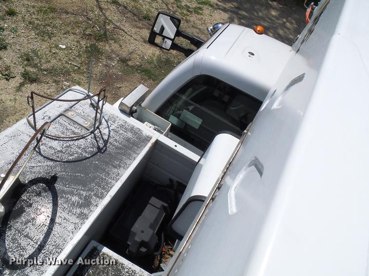 image for item DD8572 2008 Ford F550 Super Duty bucket truck
