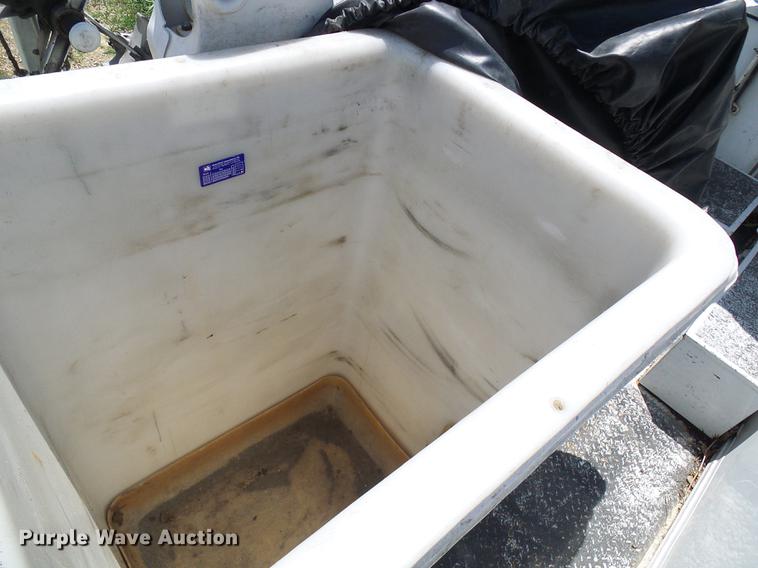 image for item DD8572 2008 Ford F550 Super Duty bucket truck