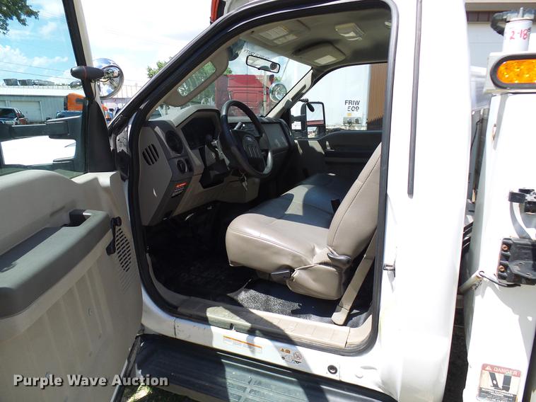 image for item DD8572 2008 Ford F550 Super Duty bucket truck