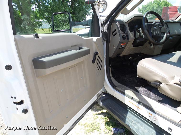 image for item DD8572 2008 Ford F550 Super Duty bucket truck
