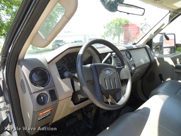 image for item DD8572 2008 Ford F550 Super Duty bucket truck