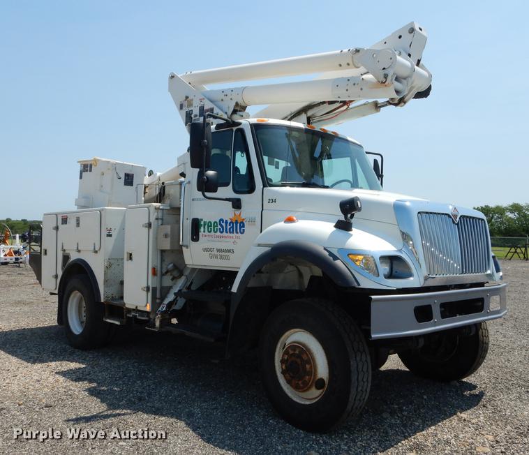 image for item DE1764 2006 International 7300 bucket truck
