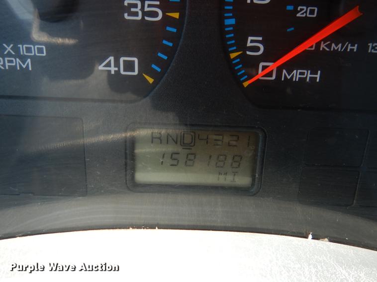 image for item DE1764 2006 International 7300 bucket truck