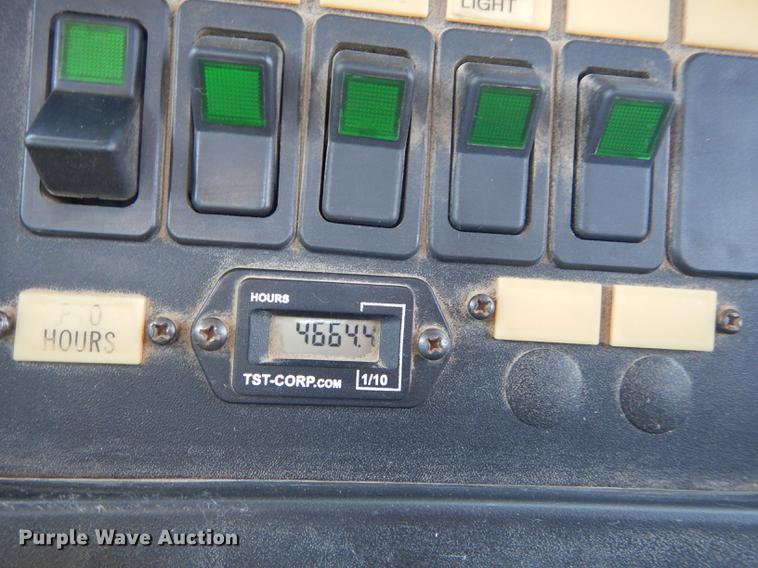 image for item DE1764 2006 International 7300 bucket truck