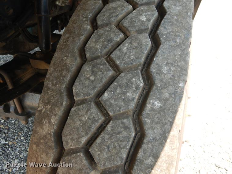 image for item DE1764 2006 International 7300 bucket truck